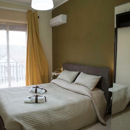 Il Centro Short Lets Hotel Valguarnera Caropepe Kültér fotó