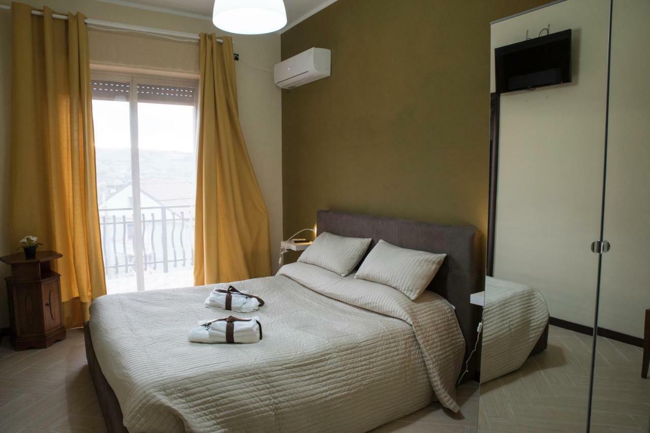 Il Centro Short Lets Hotel Valguarnera Caropepe Kültér fotó